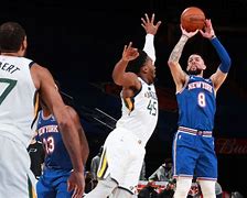 爵士全队齐心协力击败尼克斯，继续领跑西部的简单介绍