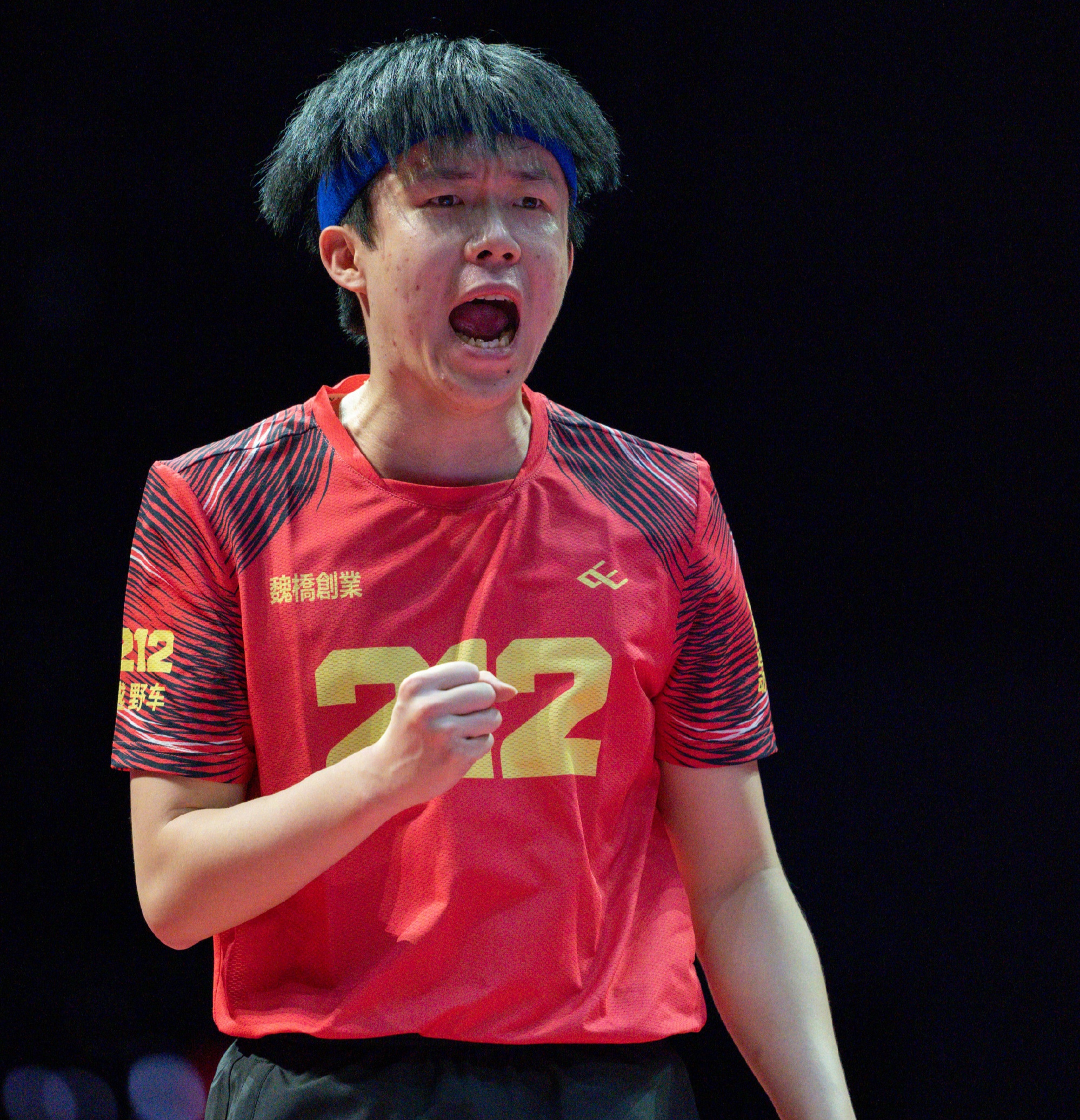 九游体育官方入口-一位年轻球员在比赛中展现出潜力