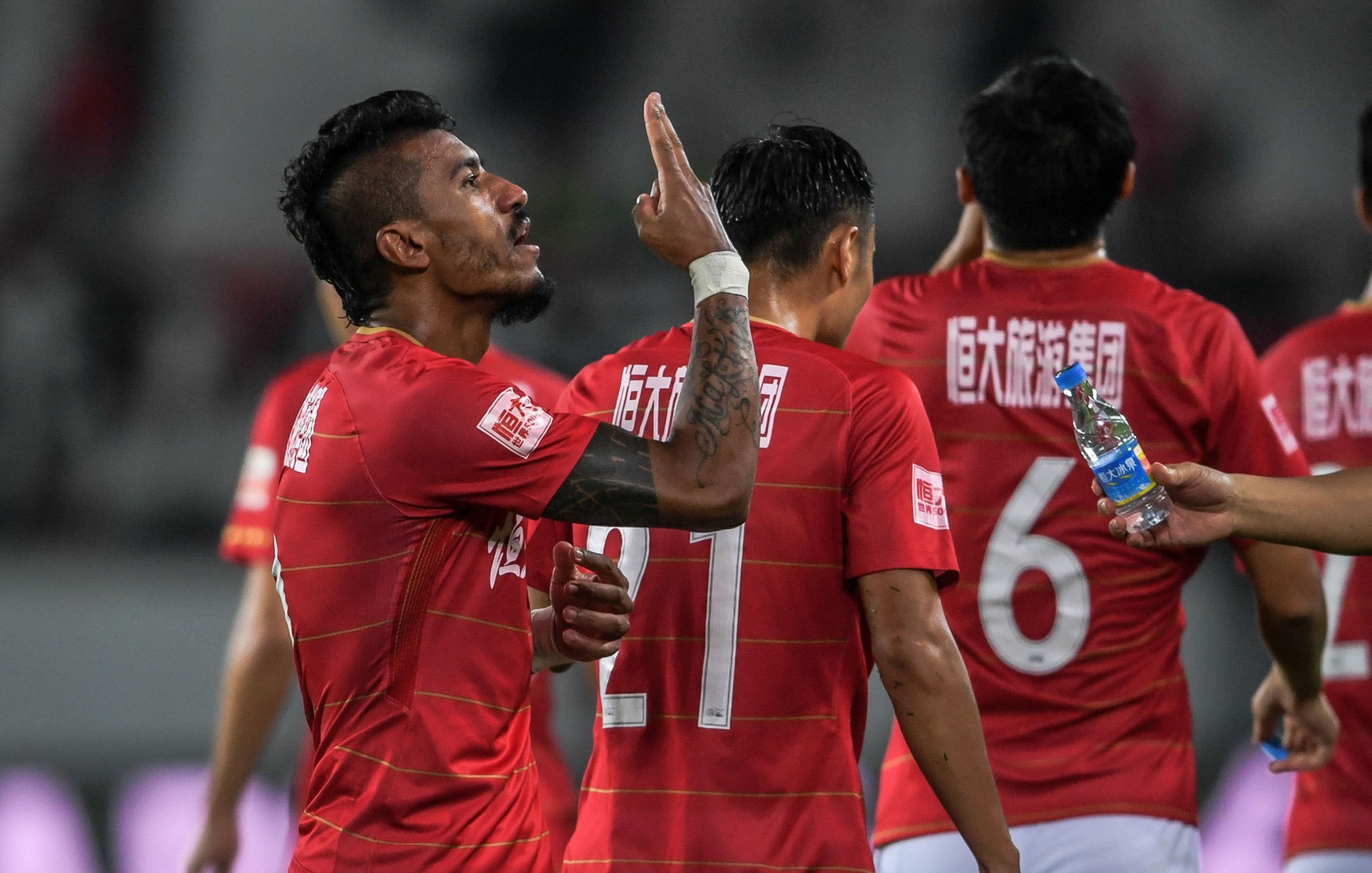 九游游戏-包含惊艳一刻:蔚山现代比与广州恒大互交白卷的词条