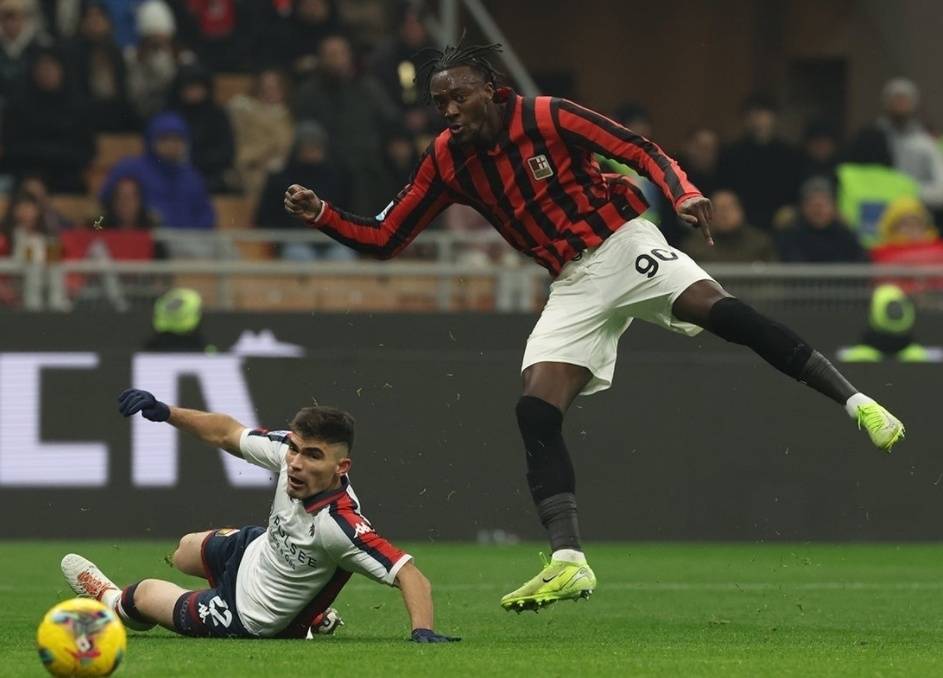 九游娱乐官方-AC米兰遭到佛罗伦萨重创，国米球迷愤怒的简单介绍
