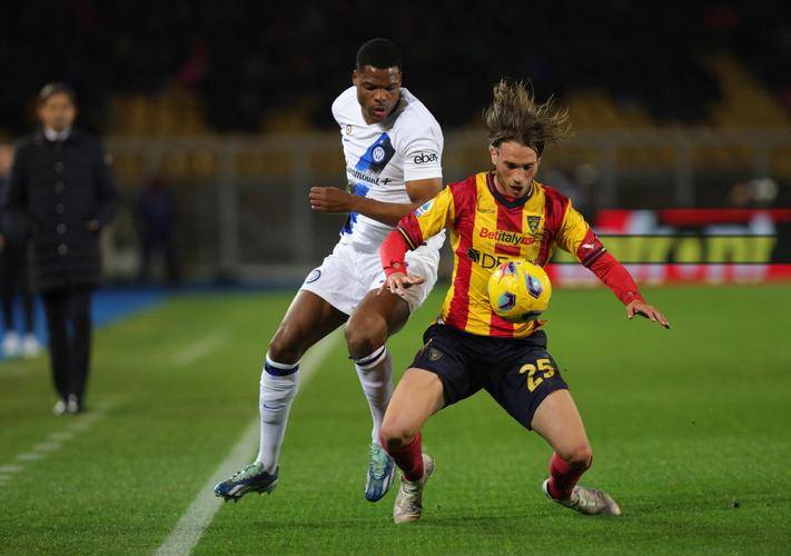 包含都灵主场告捷,赛后球员欢呼雀跃的词条 包含都灵主场告捷,赛后球员欢呼雀跃的词条