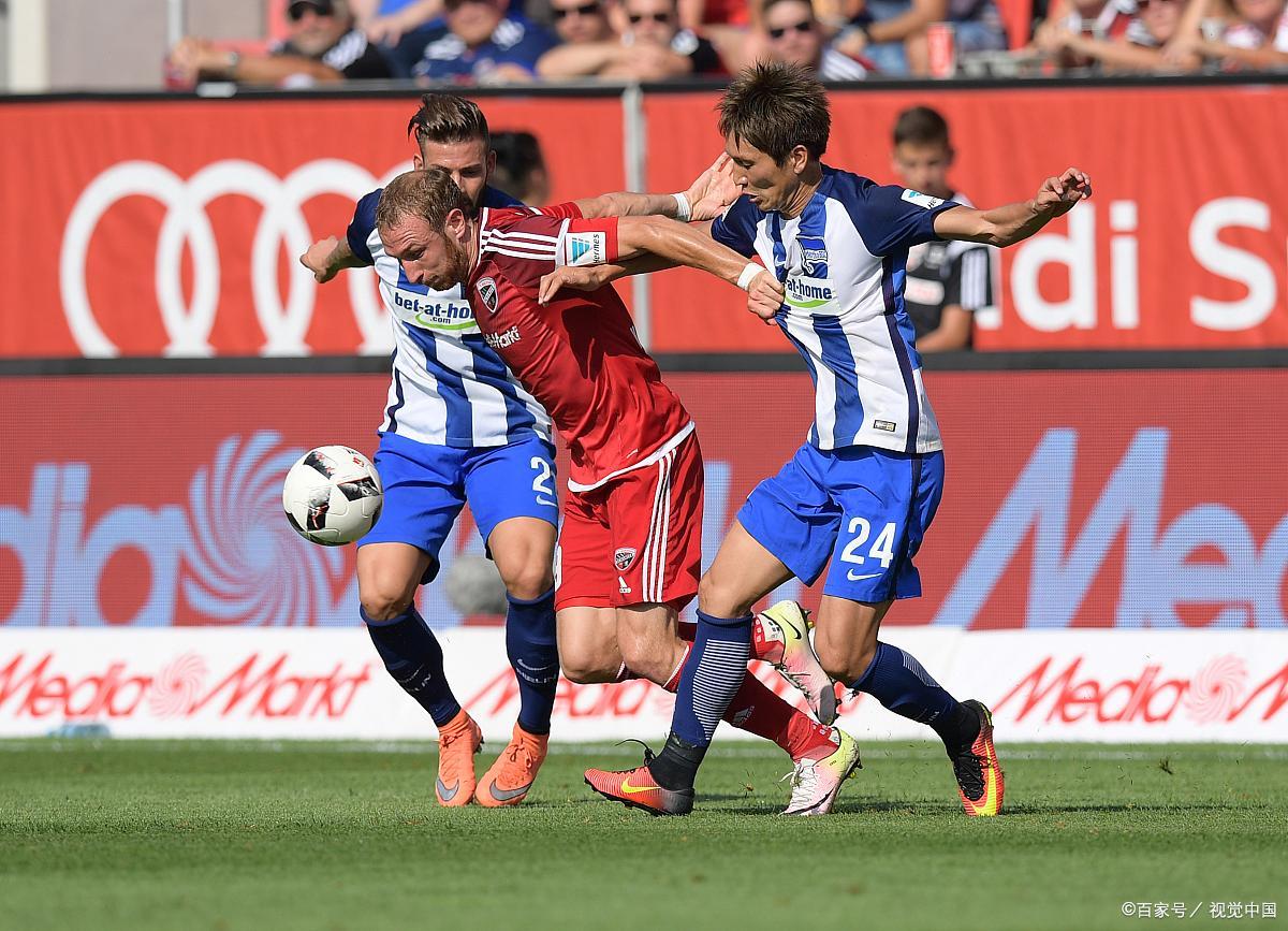 柏林赫塔队以高水平比赛赢得球迷掌声 柏林赫塔队以高水平比赛赢得球迷掌声