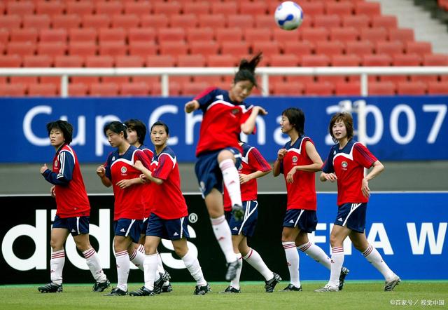 国际足球界：女足比赛高能对决