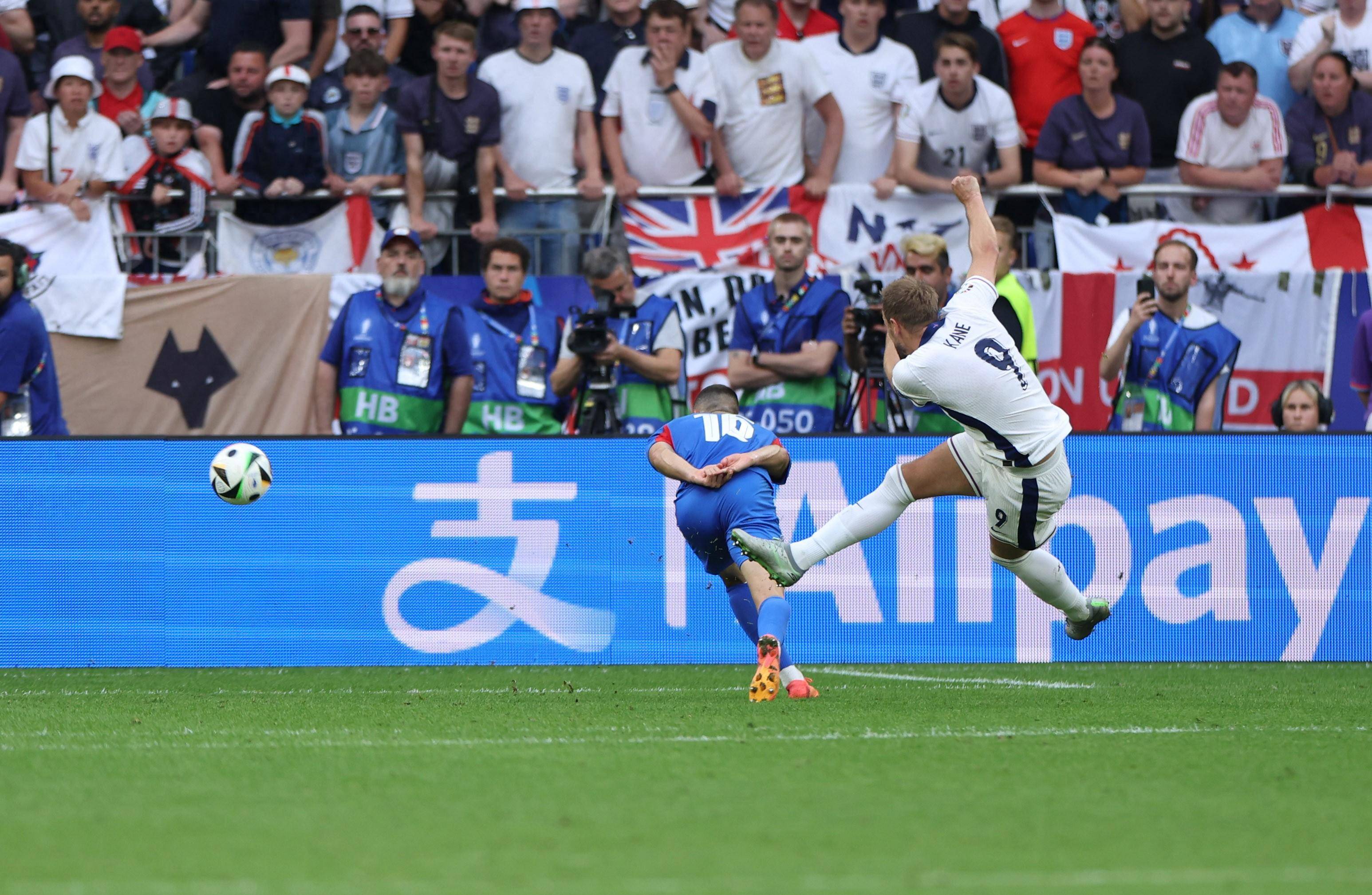 英格兰队在足球赛事中取得胜利 英格兰队在足球赛事中取得胜利