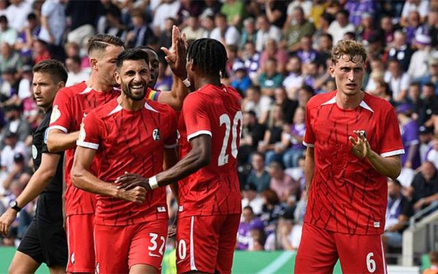 弗来堡队在主场比赛中大获胜利,士气高涨 弗来堡队在主场比赛中大获胜利,士气高涨