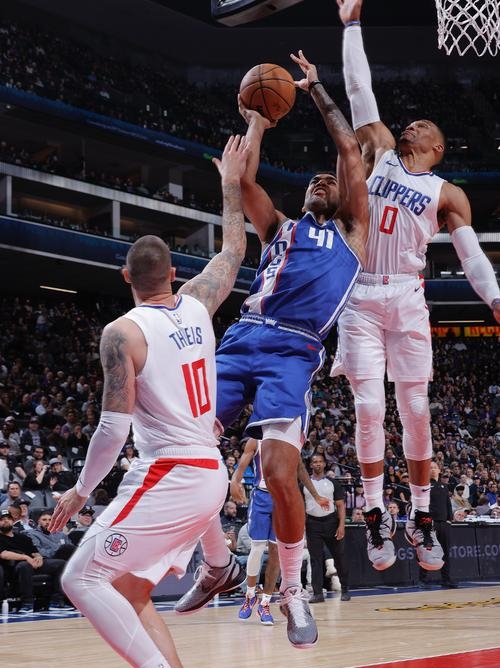 九游体育APP下载-快船队在主场比赛中大胜对手,士气大振