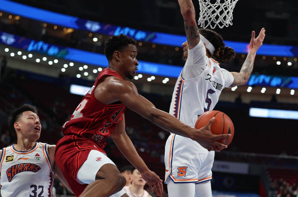 包含球员技术突破让对手束手无策的词条