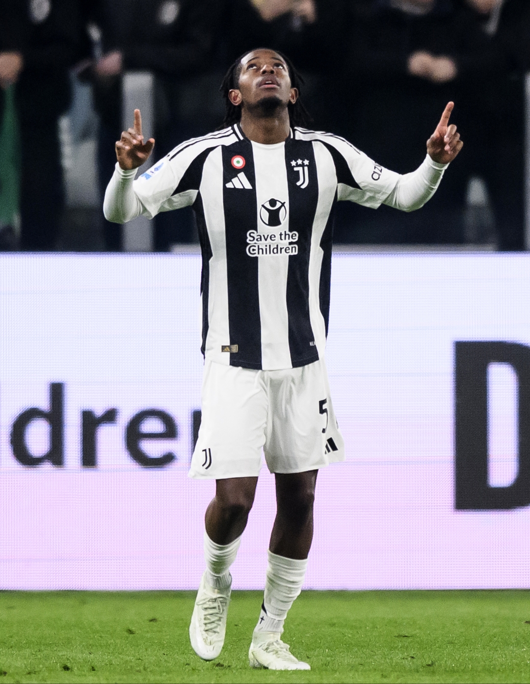 九游娱乐-尤文图斯中场反击得手,意甲榜首位置依然不动摇