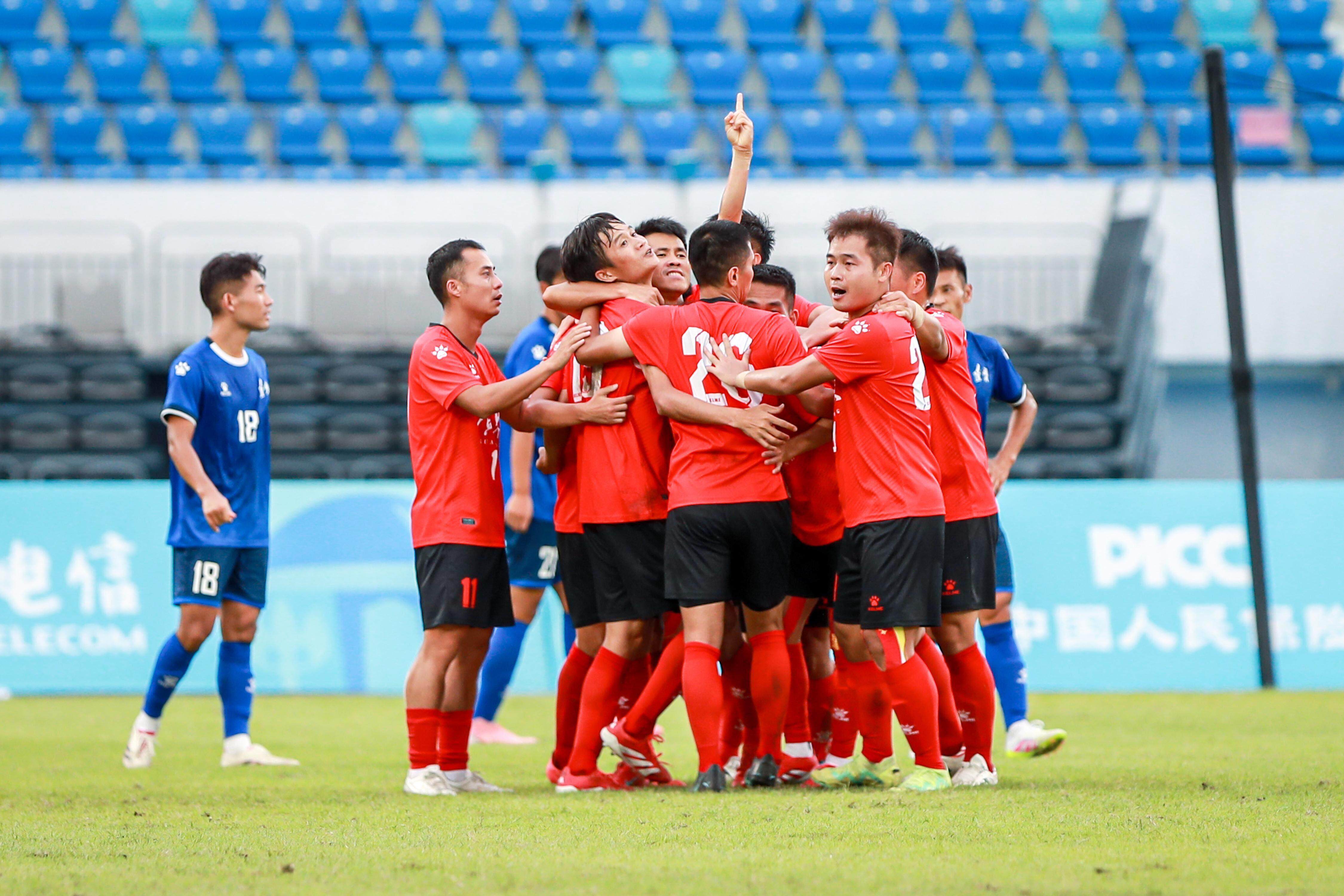 九游体育直播-球员在比赛中展现出色,助队赢得比赛