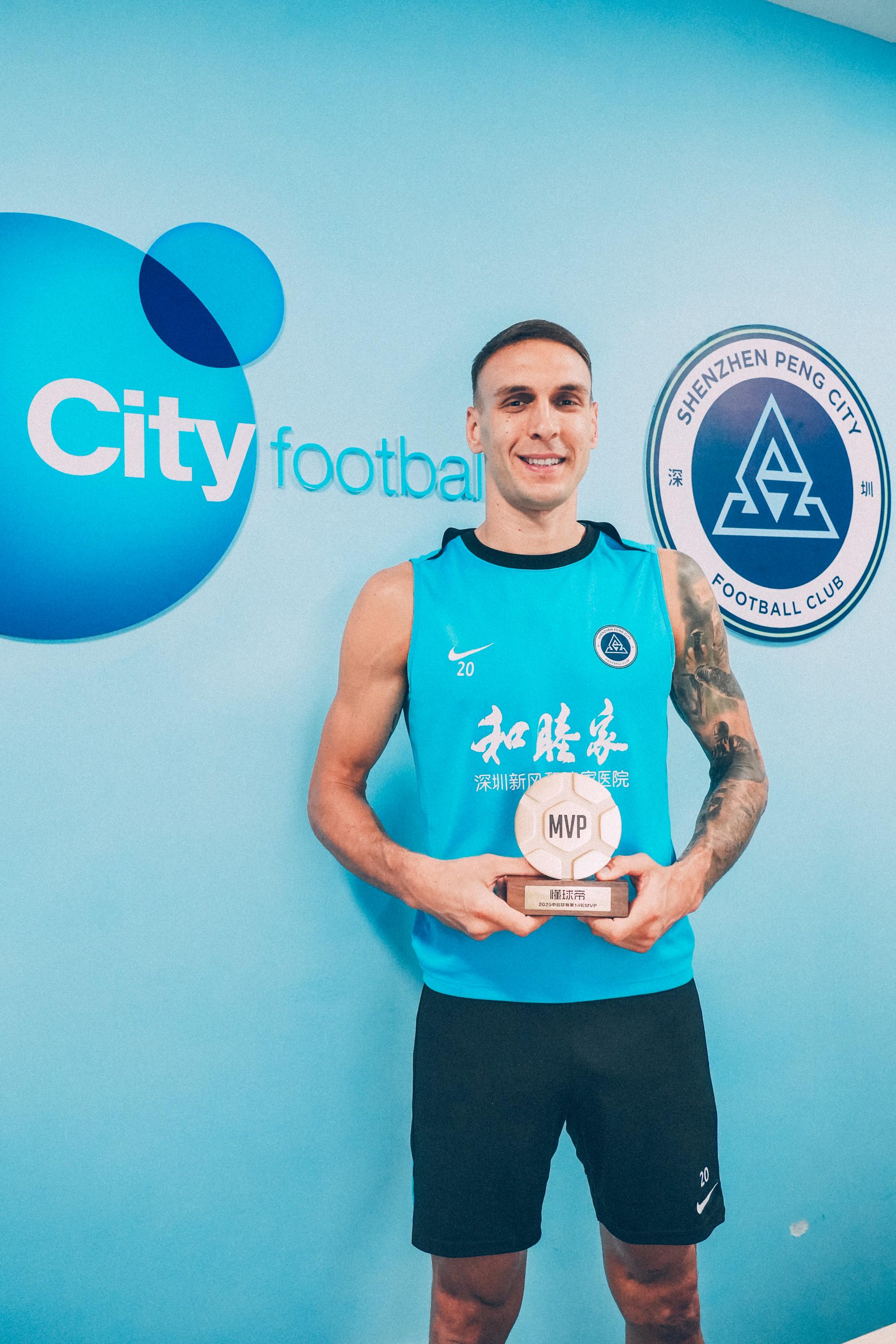 关于MVP得主:惊艳表现引发球迷狂热的信息 关于MVP得主:惊艳表现引发球迷狂热的信息