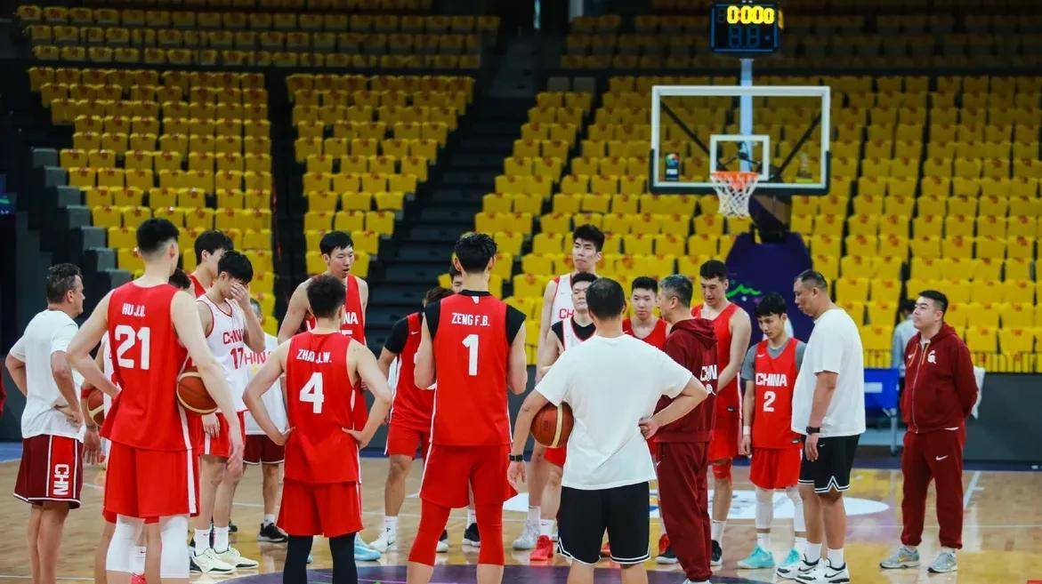 广东男篮决胜云南队，全队紧张备战