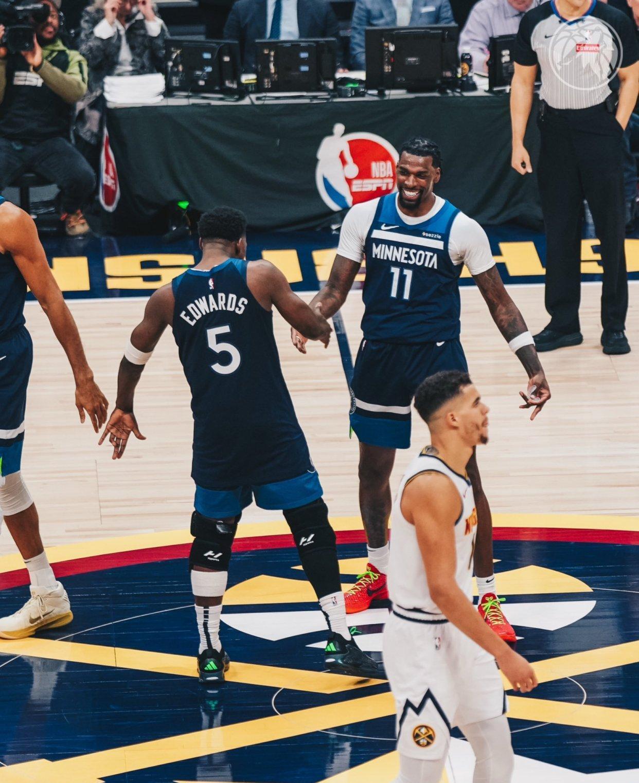 甘冈客场困难取胜，鏖战三分