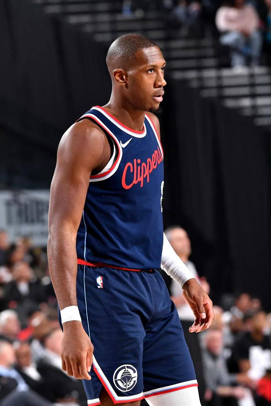 九游娱乐官方-巨星球员表现抢眼,队伍士气高涨