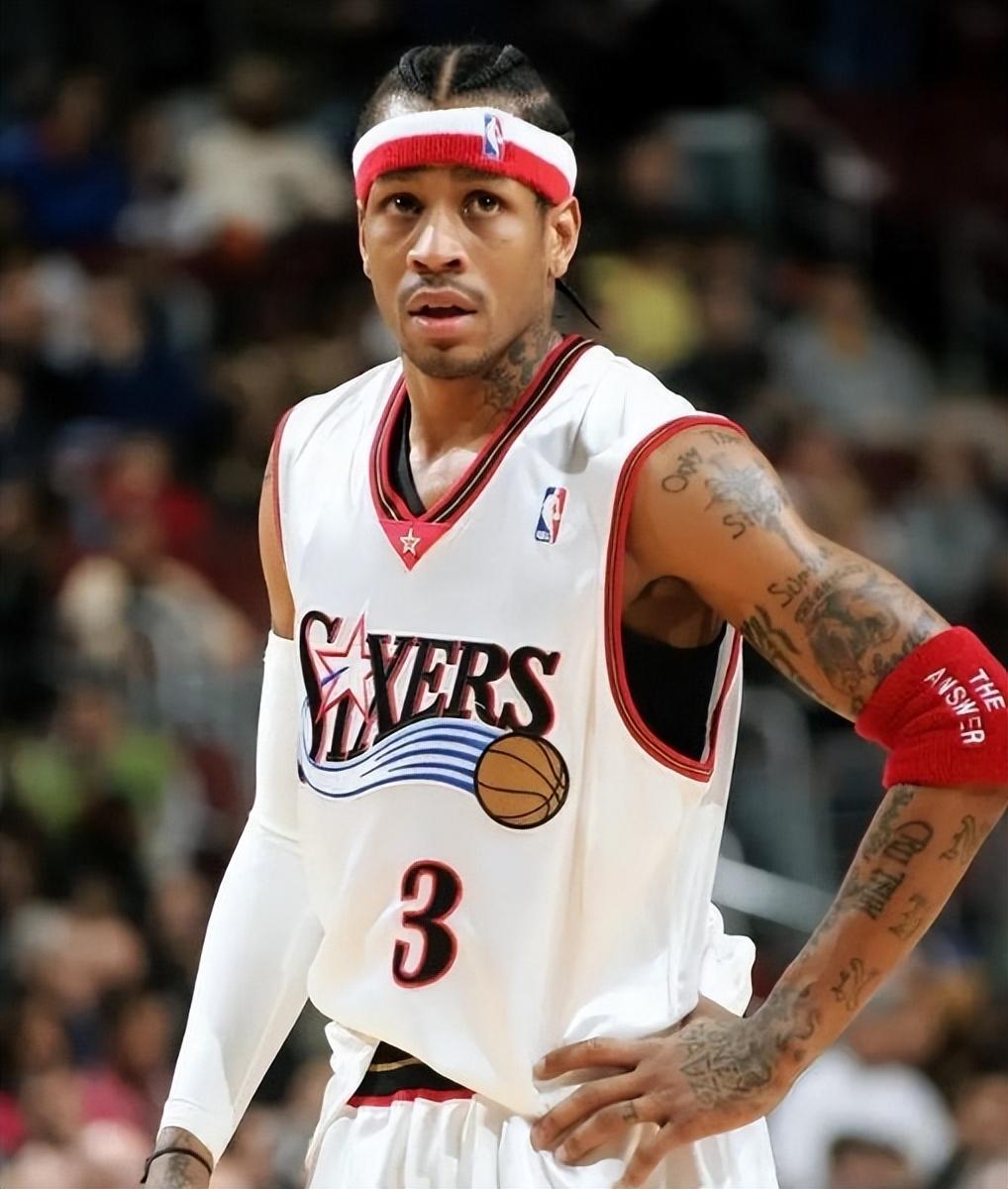 巨星球员表现抢眼,队伍士气高涨 巨星球员表现抢眼,队伍士气高涨