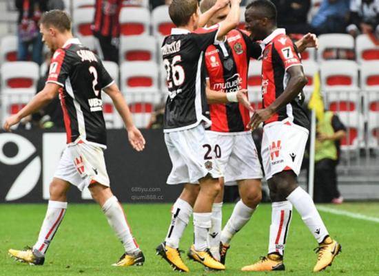 里尔连续大比分胜利，球队士气高涨的简单介绍