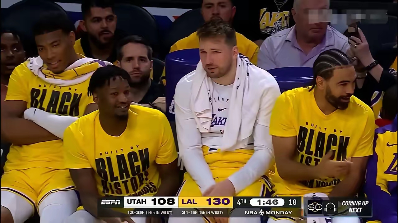 爵士主场告负:米切尔努力无果全场表现平平失利不甘心 爵士主场告负:米切尔努力无果全场表现平平失利不甘心