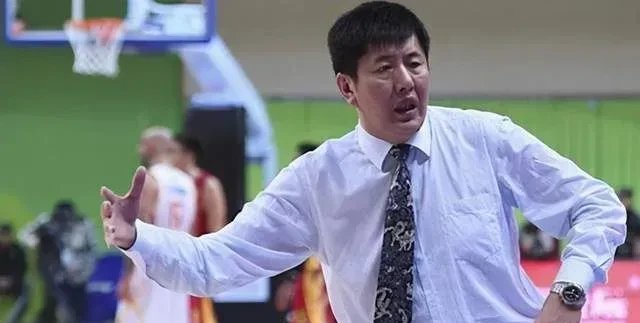 球队老将在比赛中贡献关键表现,带领球队获胜 球队老将在比赛中贡献关键表现,带领球队获胜