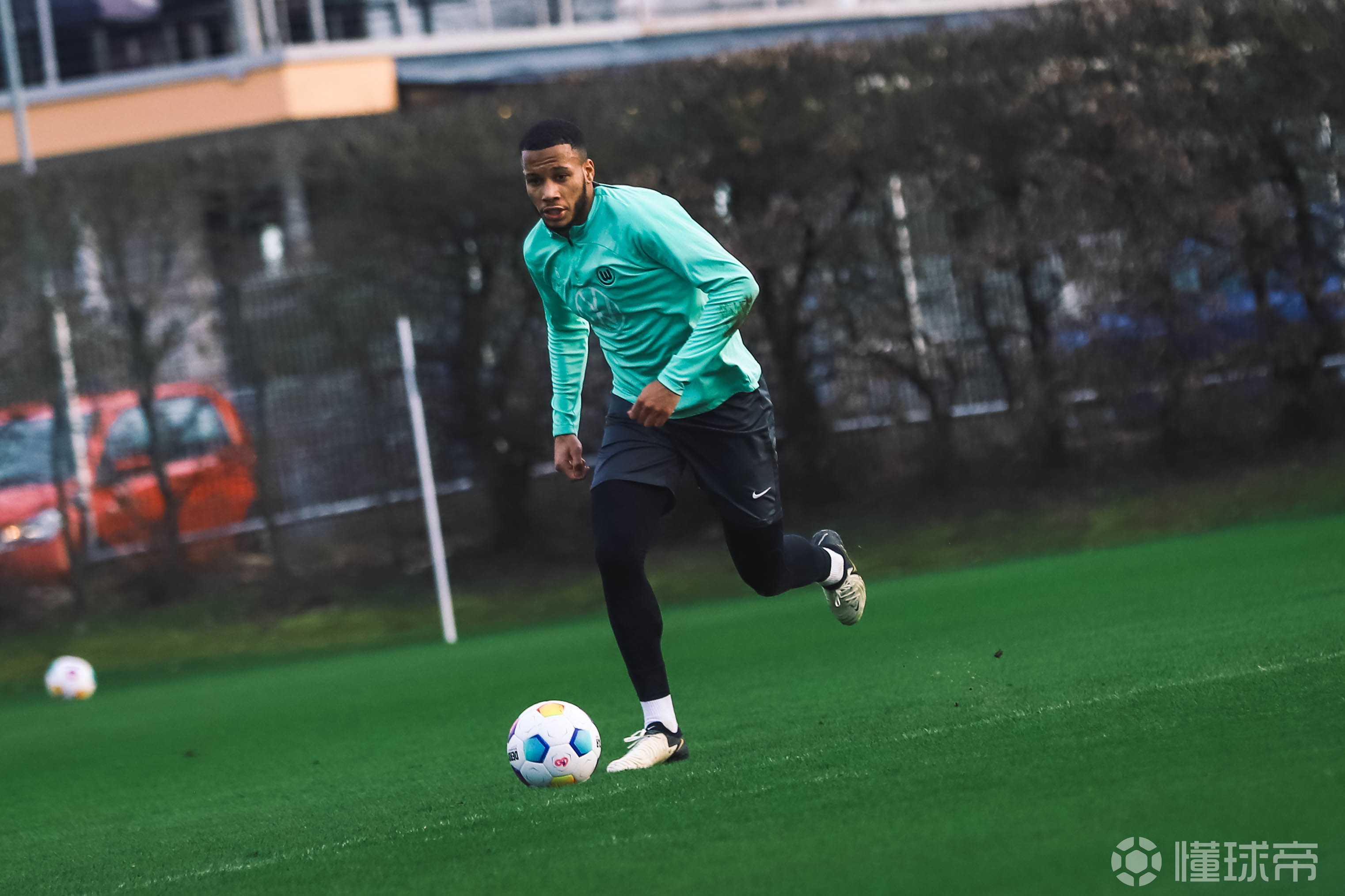 沃尔夫斯堡球队努力训练,备战下场比赛的简单介绍 沃尔夫斯堡球队努力训练,备战下场比赛的简单介绍