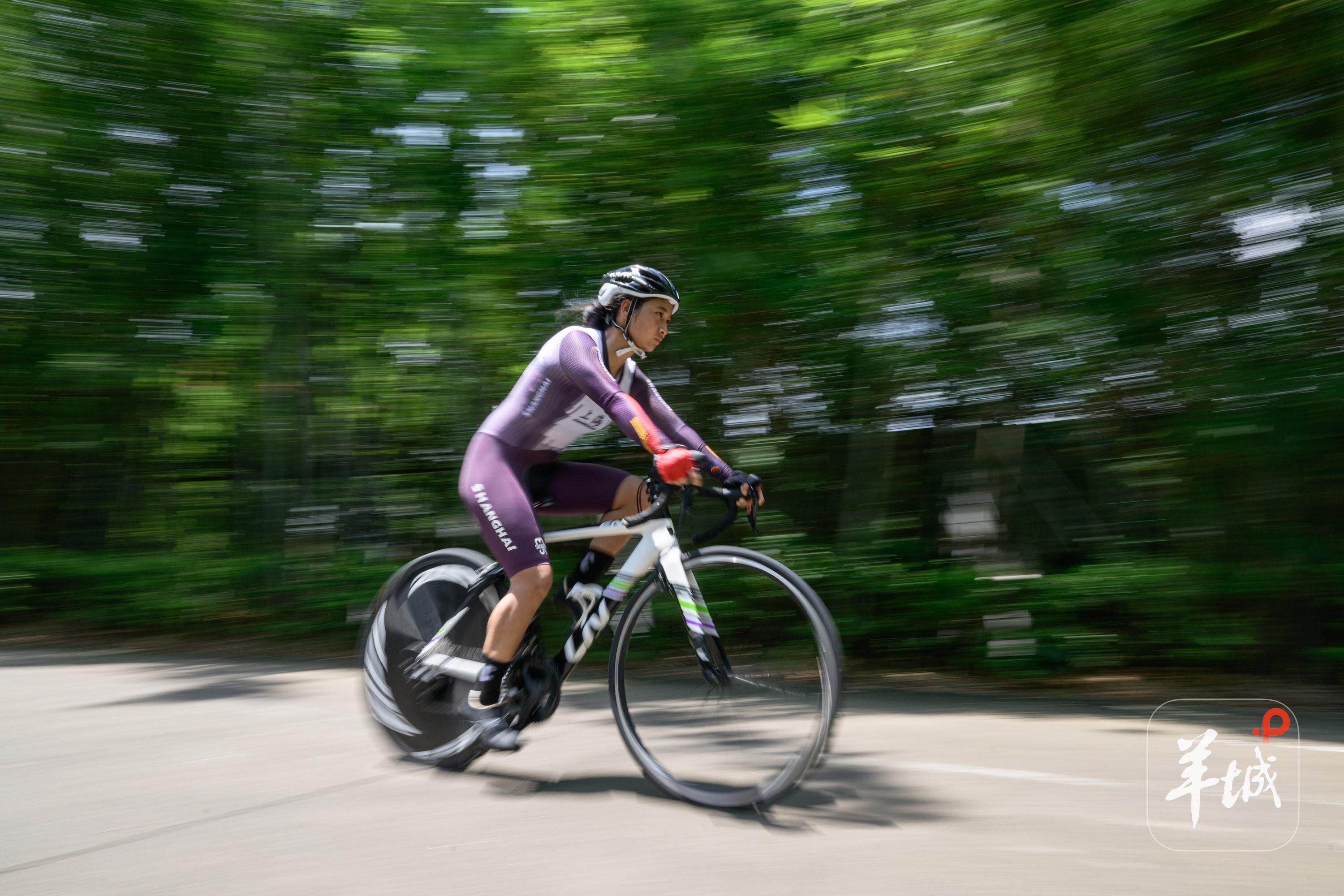 奥地利选手在自行车比赛中奋勇争先,夺金的简单介绍 奥地利选手在自行车比赛中奋勇争先,夺金的简单介绍