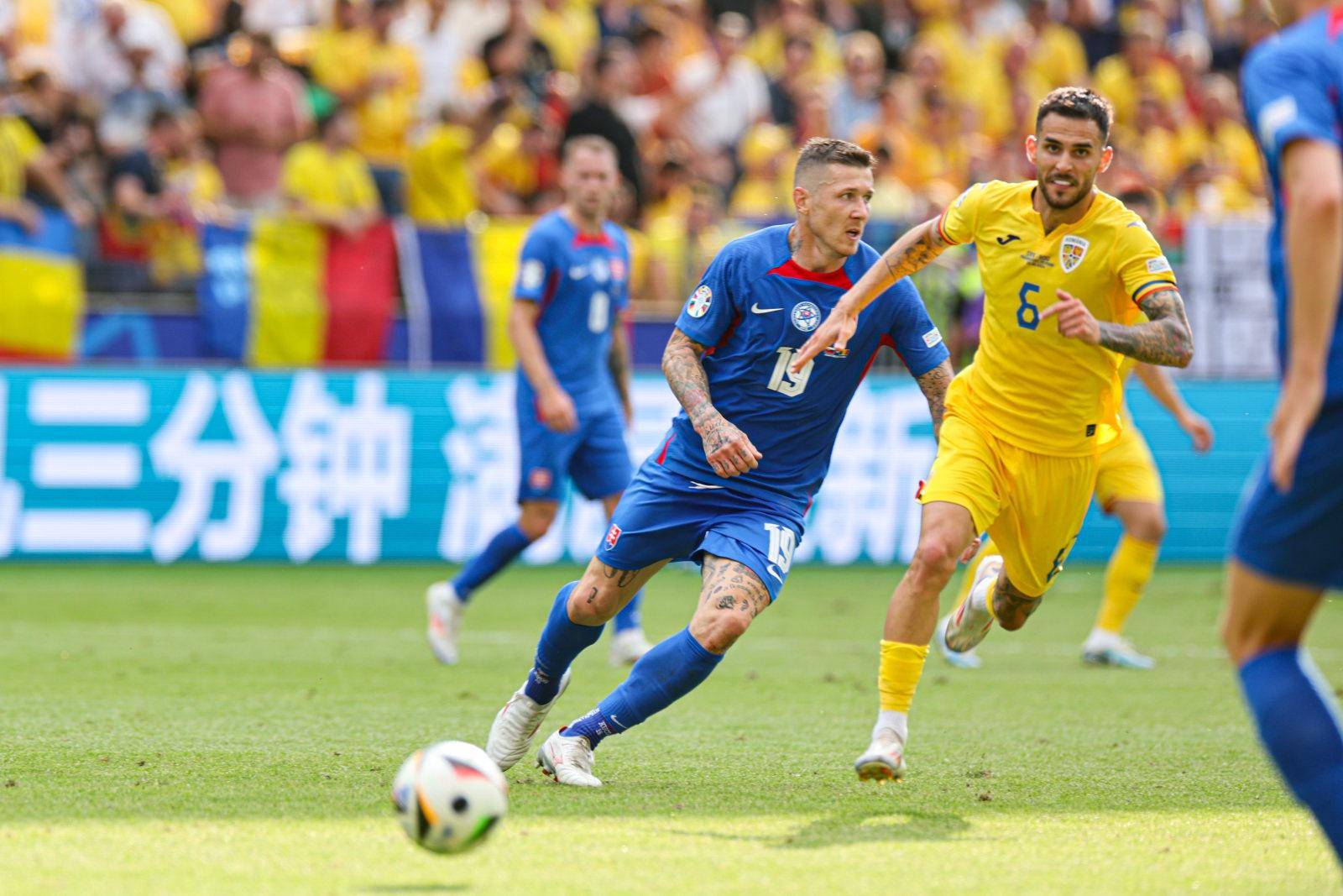 九游体育官方入口-欧洲预选赛战况激烈,多支强队交锋再现巅峰的简单介绍