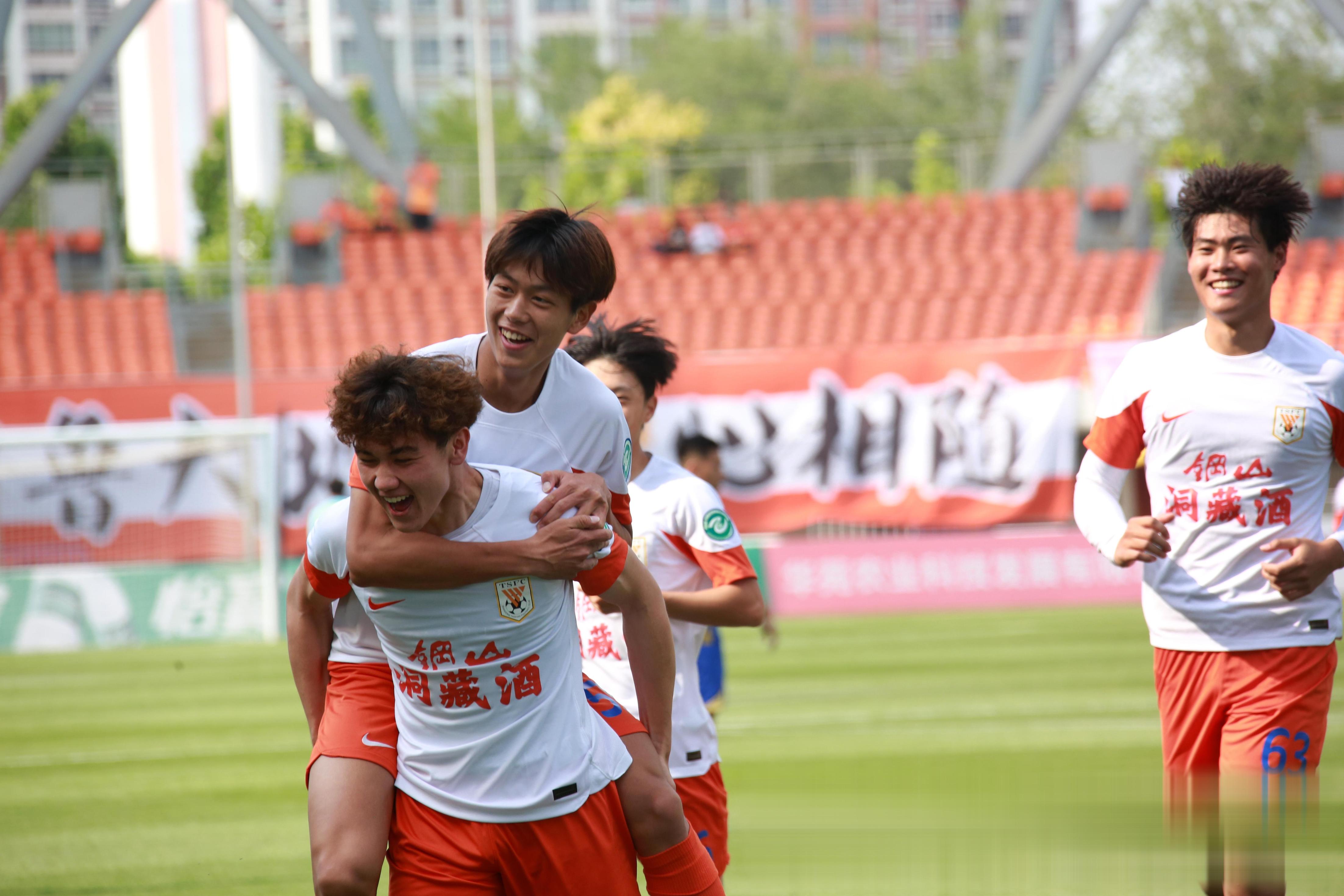 包含首发登场的年轻球员展现出巨大潜力的词条 包含首发登场的年轻球员展现出巨大潜力的词条