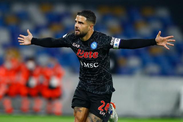 包含那不勒斯告捷，继续保持不败纪录的词条