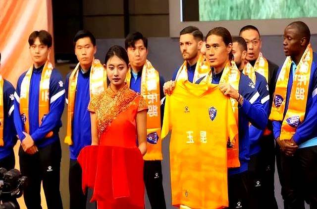 门神连续防守大连屡创奇迹，球迷高呼敬礼