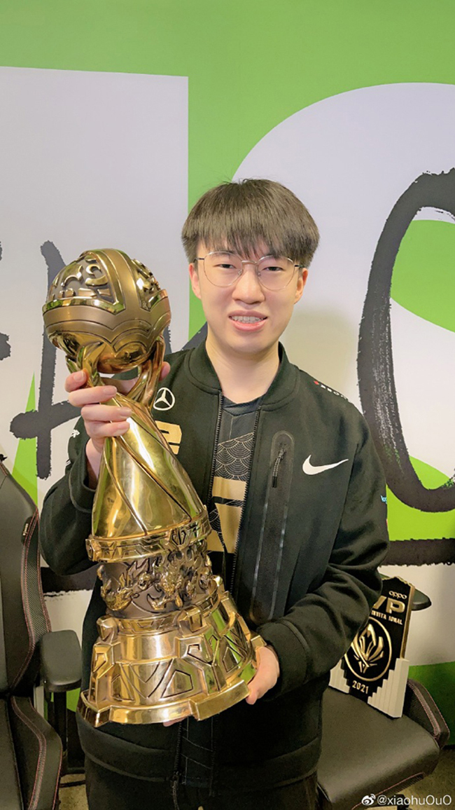 关于HKA翻盘PSG,Xiaohu开启传奇时刻宿敌对决八强赛,技惊四座的信息 关于HKA翻盘PSG,Xiaohu开启传奇时刻宿敌对决八强赛,技惊四座的信息