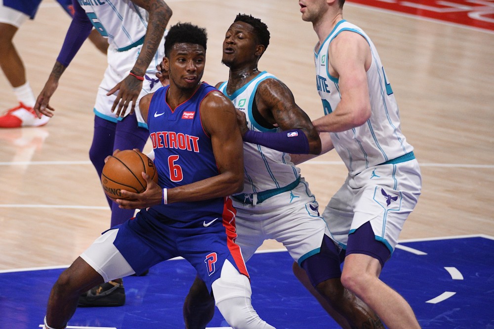 黄蜂擒活塞,取得两连胜的简单介绍 黄蜂擒活塞,取得两连胜的简单介绍