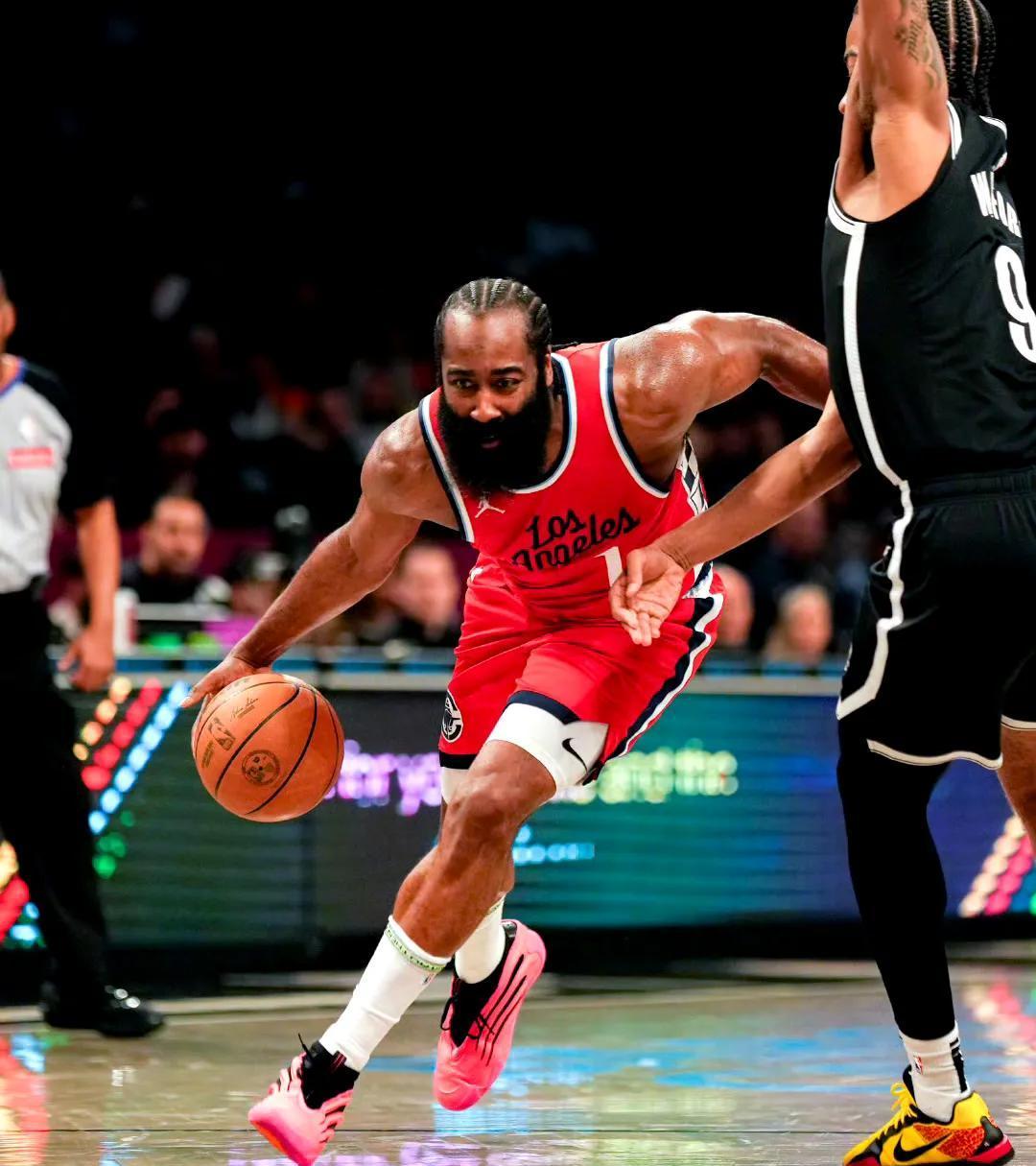 快船胜马刺,伦纳德14助攻刷新生涯纪录 快船胜马刺,伦纳德14助攻刷新生涯纪录