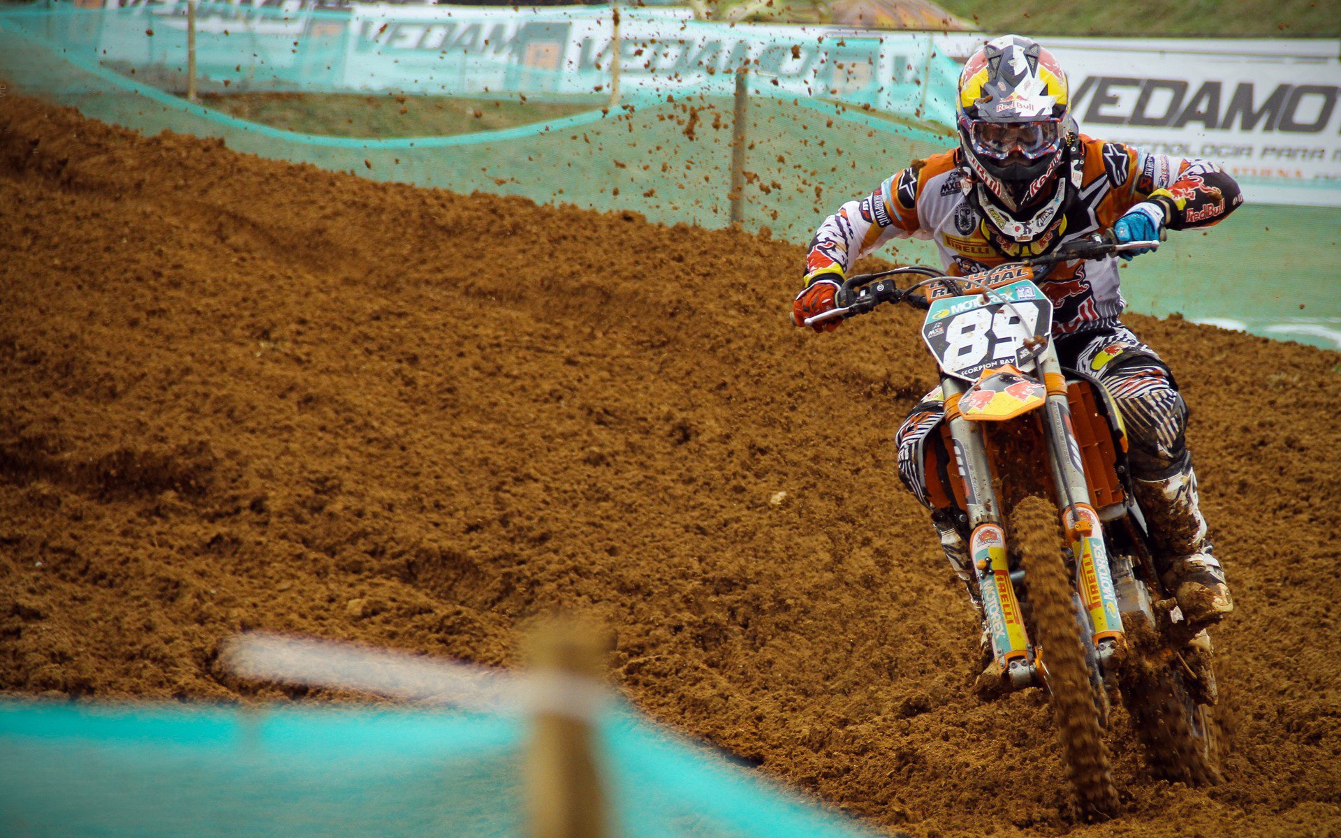 草皮上的觉醒与沙漠里的突围—世界杯舞台上的双重破局者