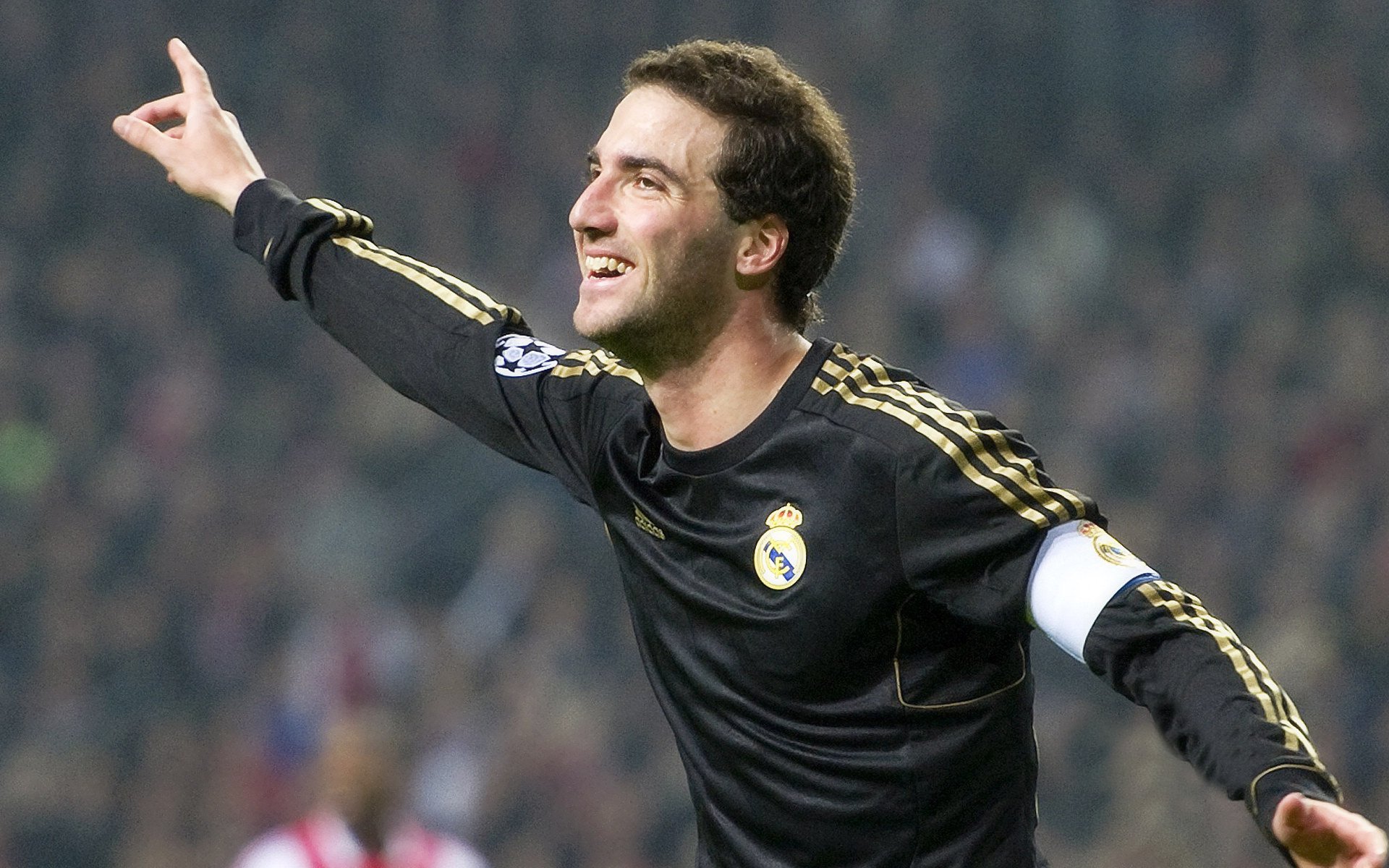 九游娱乐首页-星光与铁壁,致敬足球天赋与纪律的双重奏